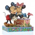 Kissing Booth (Mickey Mouse & Minnie Mouse Figurine)